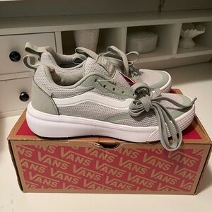 Vans beautiful sneaker new with the box